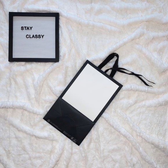 Authentic Gucci Paper Gift Bag - Picture 5 of 5